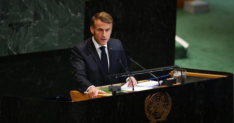 El presidente francés, Emmanuel Macron, habla durante la Conferencia Internacional de Alto Nivel para la Solución Pacífica de la Cuestión de Palestina y la Implementación de la Solución de dos Estados, en la sede de la Organización de las Naciones Unidas (ONU), en Nueva York, el 22 de septiembre de 2025. (Xinhua/Li Rui)