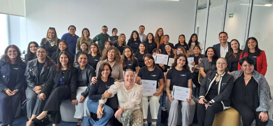 Universitarias ganan el Hack Day 2025 con